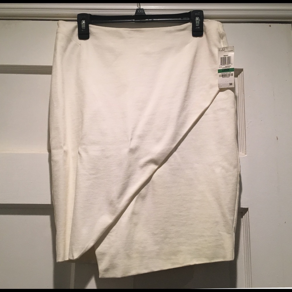 White layered skirt / white skirt